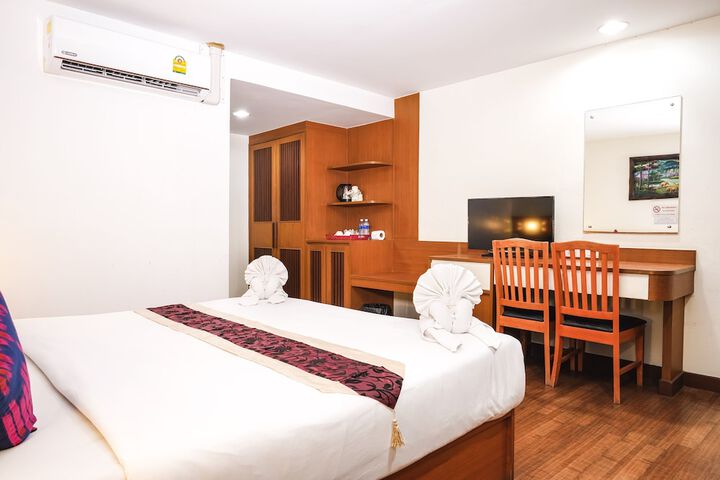 Room 5 of 33