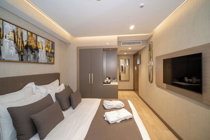 Room 16 of 170