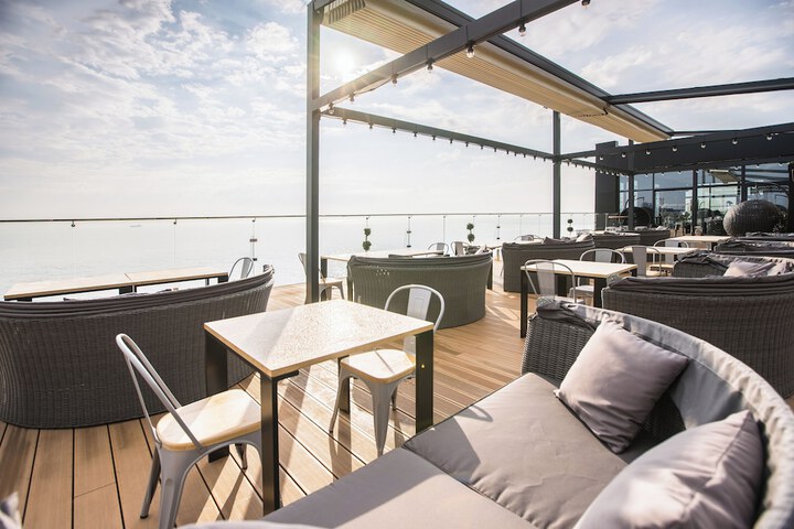 Sundeck 91 of 99