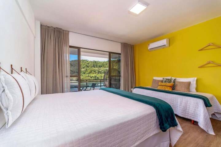 Room 10 of 65