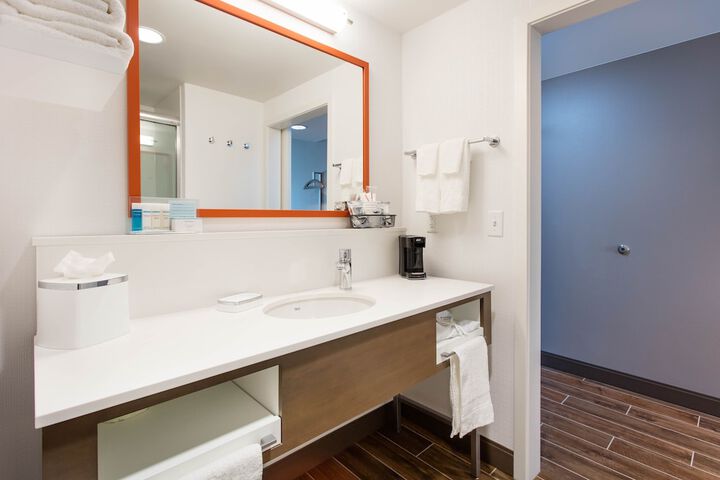 Bathroom sink