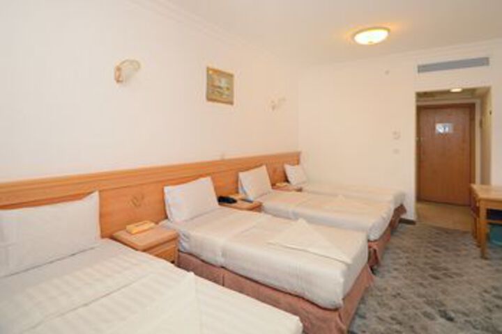 Room 13 of 21
