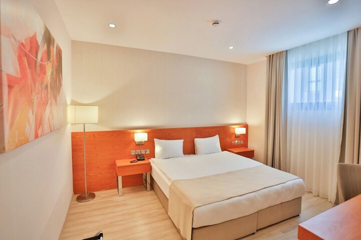 Room 8 of 29