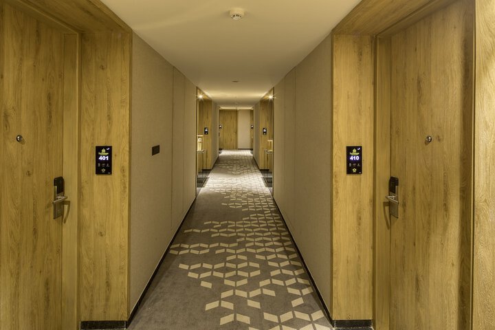 Ballroom/Hall 16 of 20