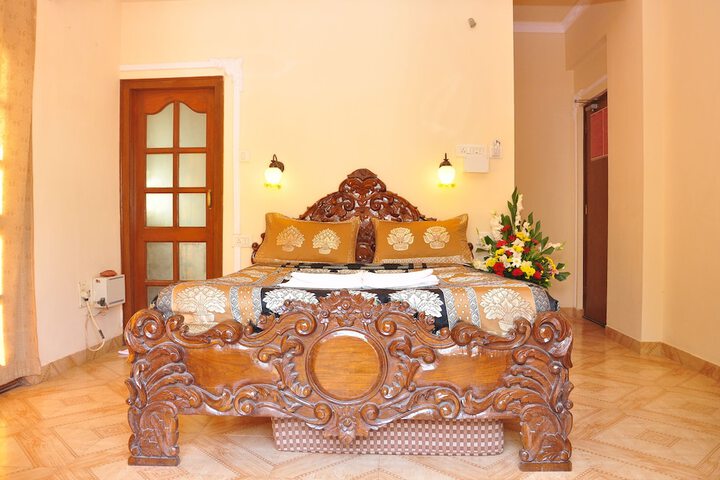 Room 3 of 33