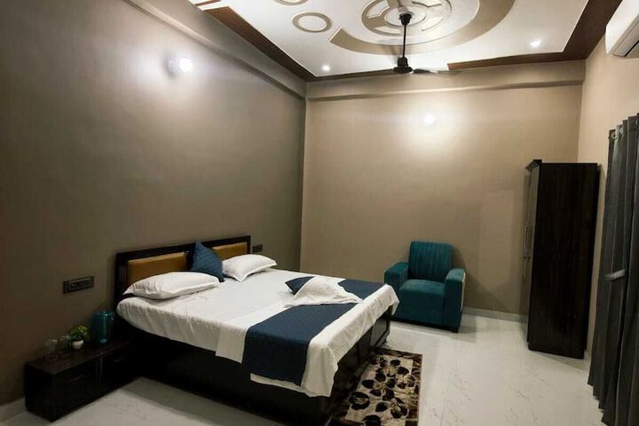 Room 7 of 13
