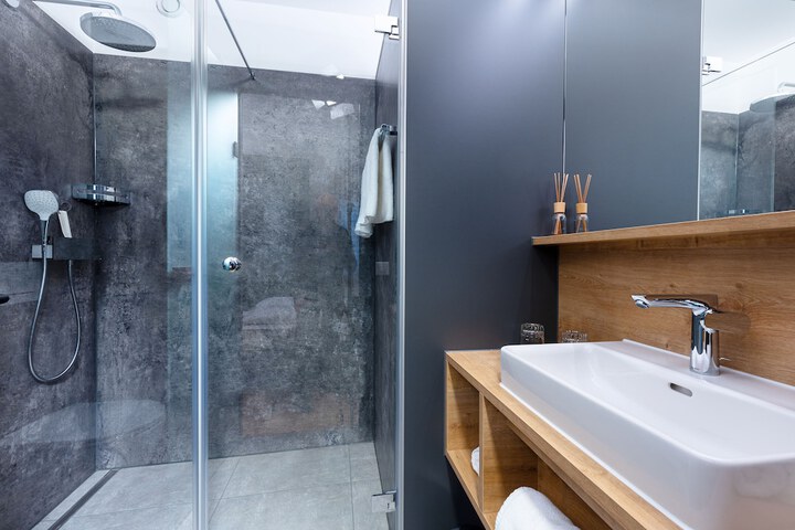 Room 12 of 20