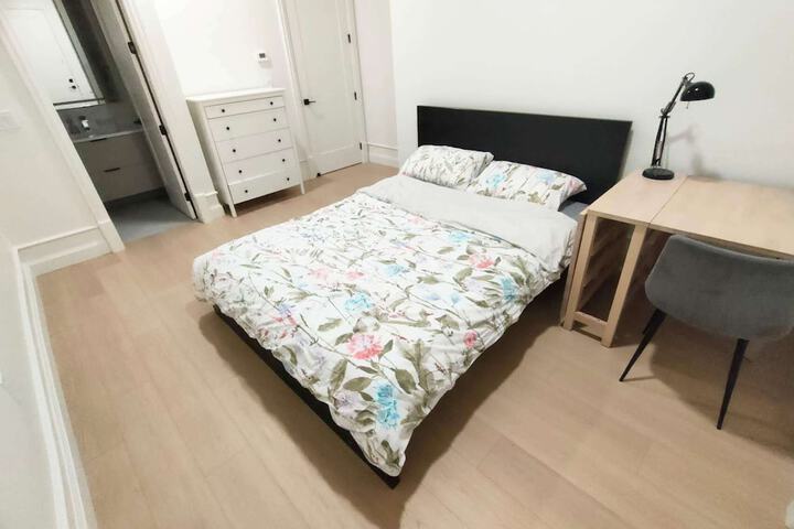 Room 4 of 17