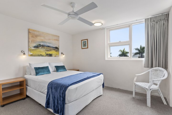 Room 18 of 230