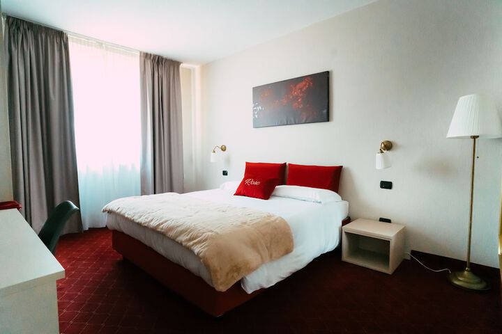 Room 8 of 9