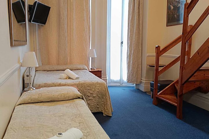 Room 150 of 283