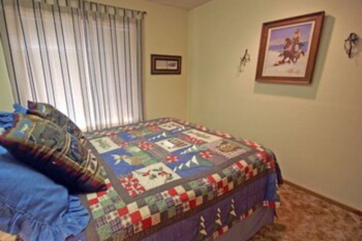 Room 33 of 40