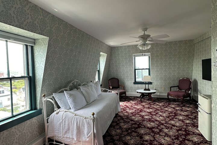 Room 17 of 41