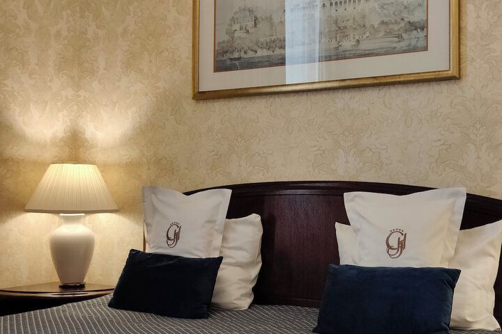 Room 49 of 80