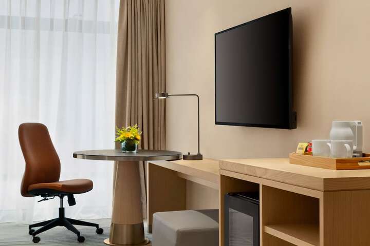 Room 6 of 44