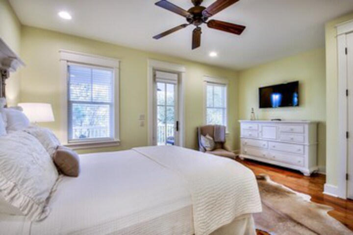 Room 17 of 27