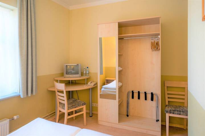 Room 6 of 40
