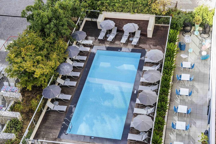 Hotel Pool