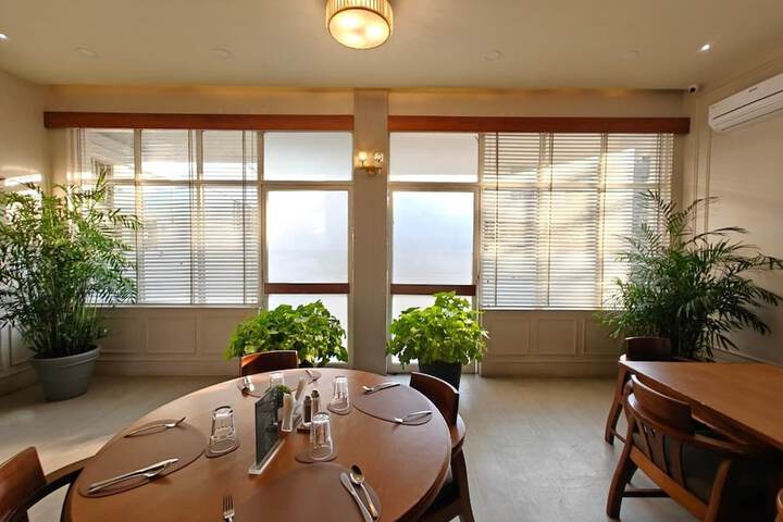 Dining 62 of 82