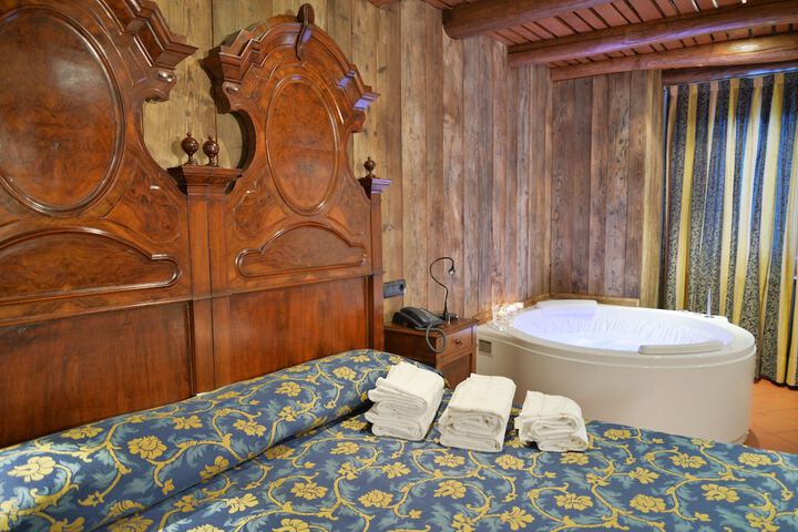 Room 15 of 53