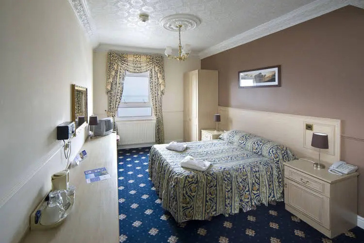 Room 4 of 14