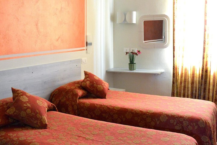 Room 45 of 109
