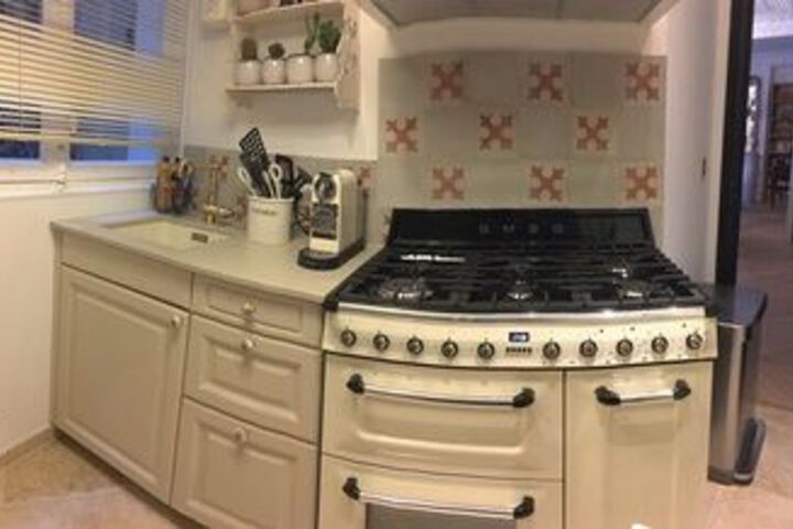 Room 12 of 16