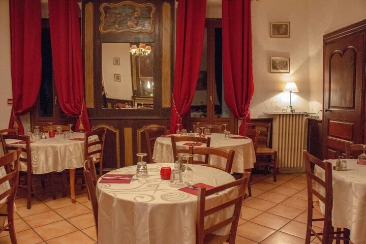Dining 36 of 54