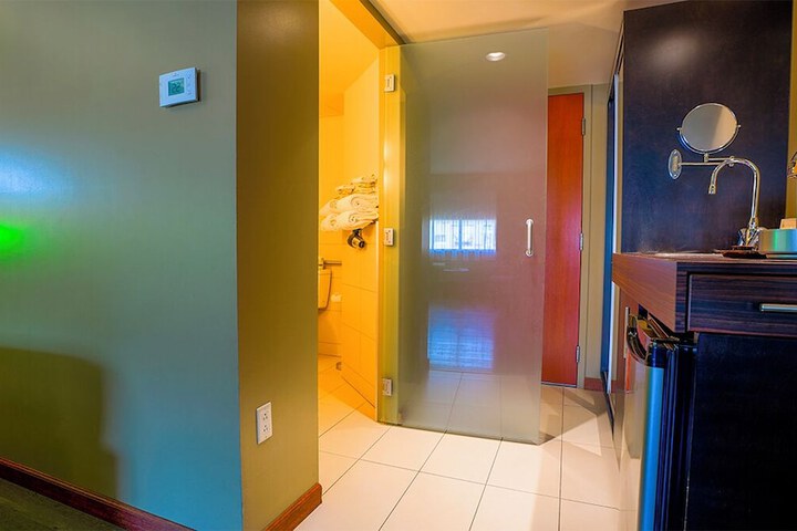 Room 35 of 62