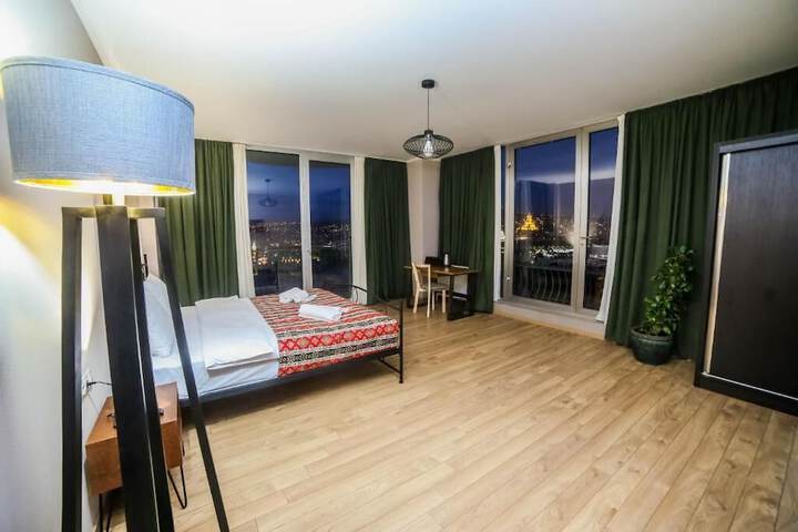 Room 6 of 95