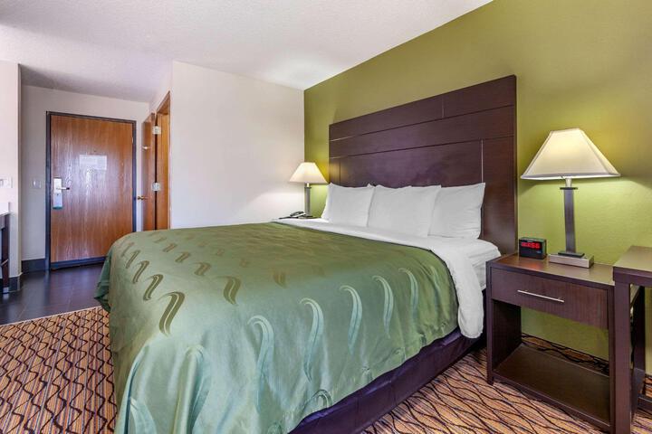 1 King Bed (11 of 17)