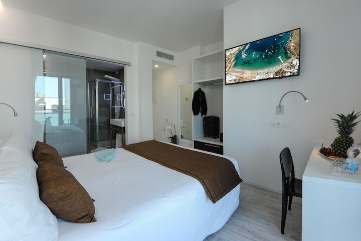 Room 33 of 85