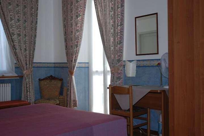 Room 7 of 28