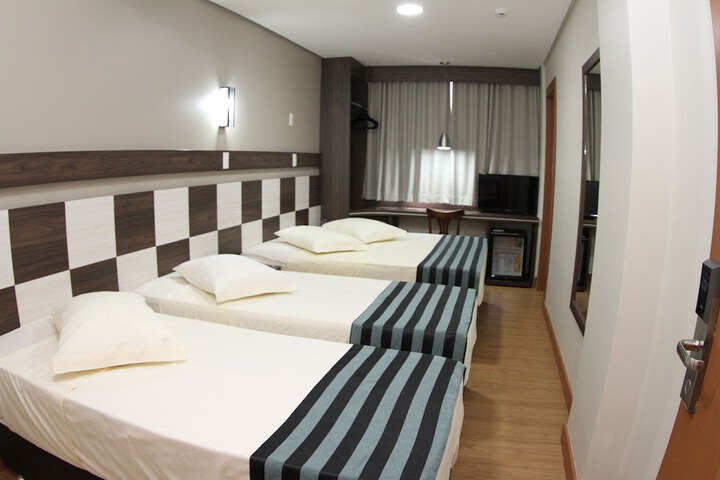 Room 9 of 33