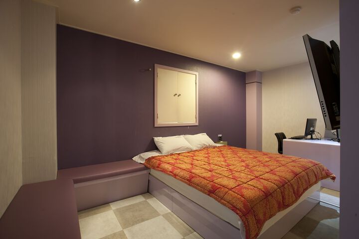 Room 40 of 77