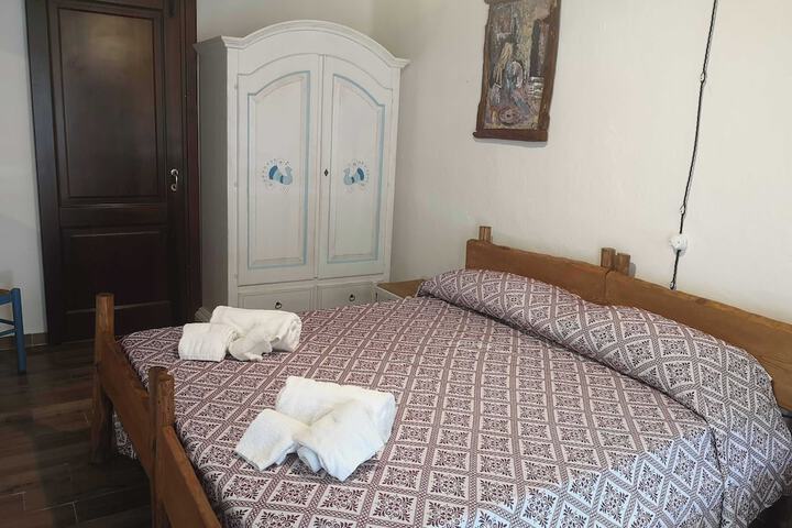 Room 3 of 28