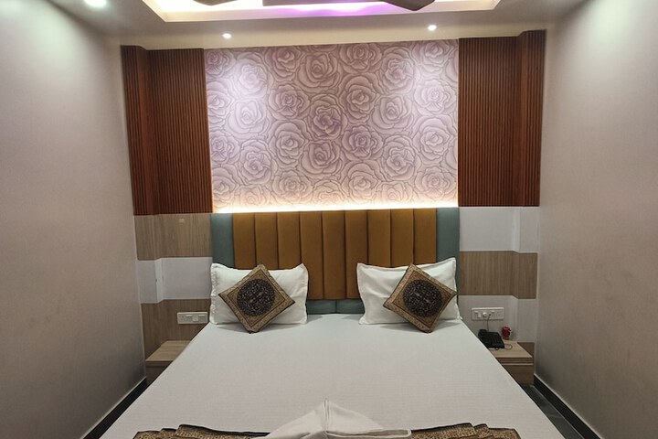 Room 6 of 54