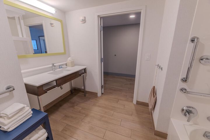 Room 34 of 60
