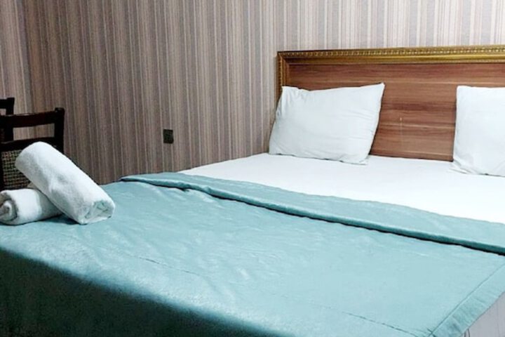 Room 34 of 105