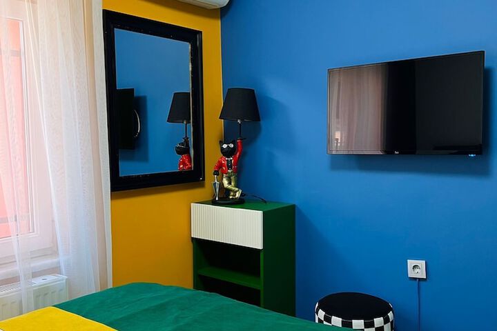 Room 32 of 65