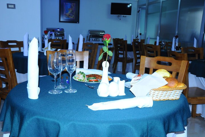 Dining 32 of 47
