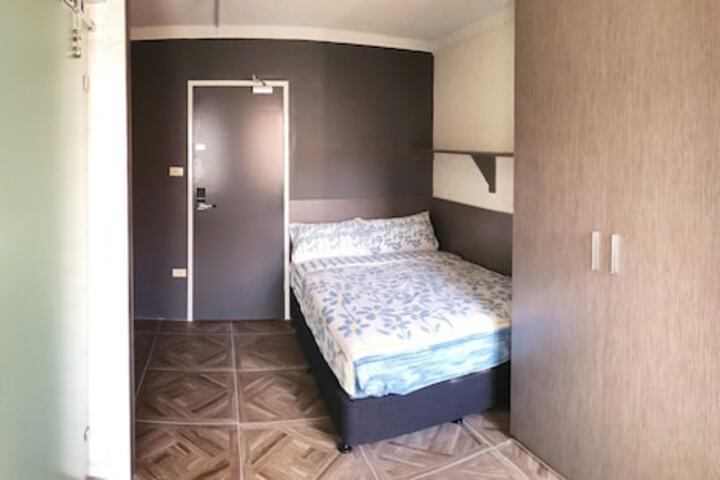 Room 4 of 22