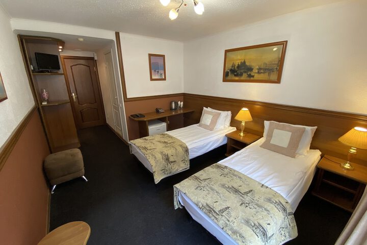 Room 16 of 41