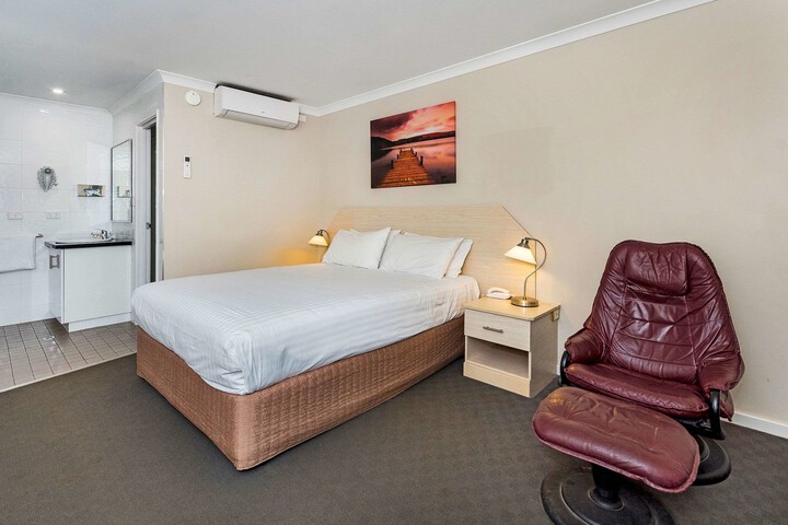 Room 27 of 100