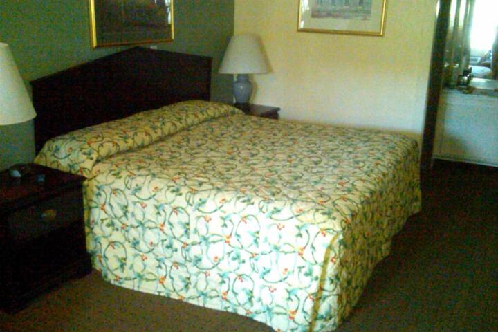 1 King Bed (1 of 10)