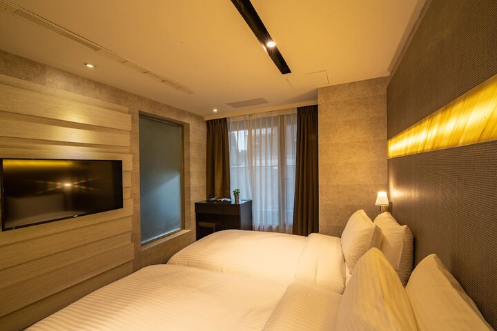 Room 14 of 32