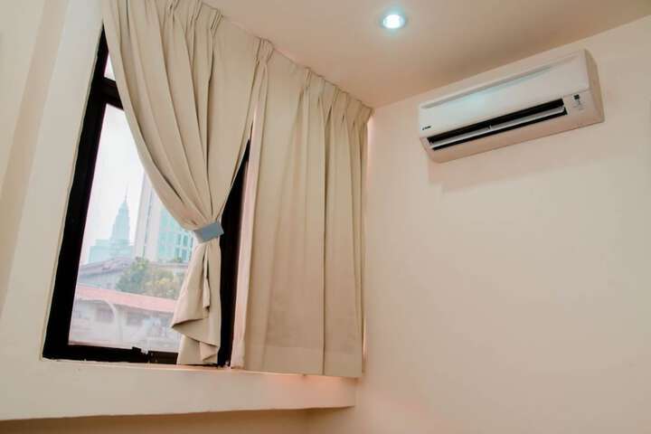 Room 16 of 30