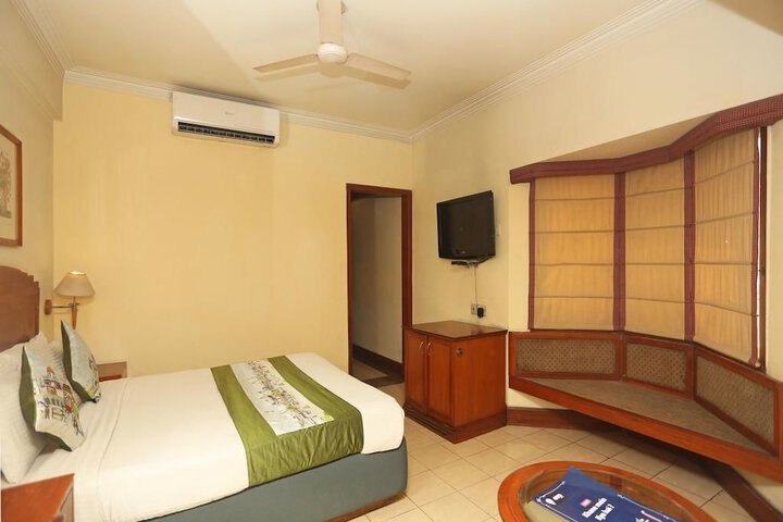 Room 15 of 108