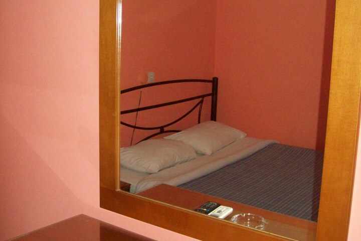 Room 6 of 20