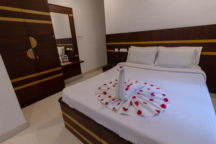 Room 4 of 18
